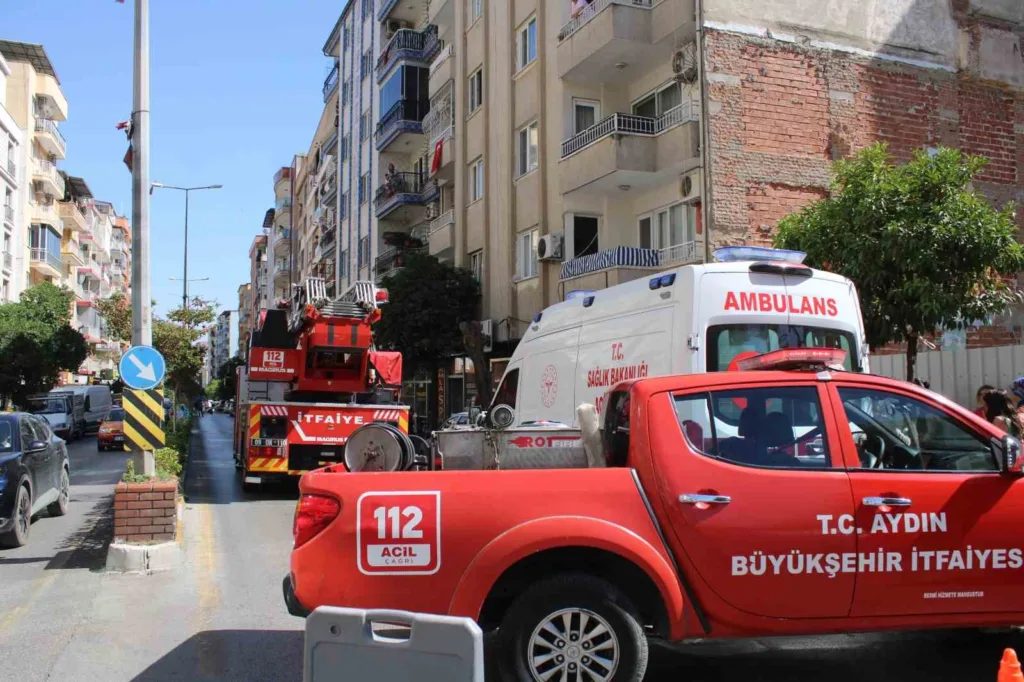 Efeler’de doğal gaz kaçağı paniği, 6 katlı bina tahliye edildi 2 efelerde dogal gaz kacagi panigi 6 katli bina tahliye edildi 4c80daa7840b