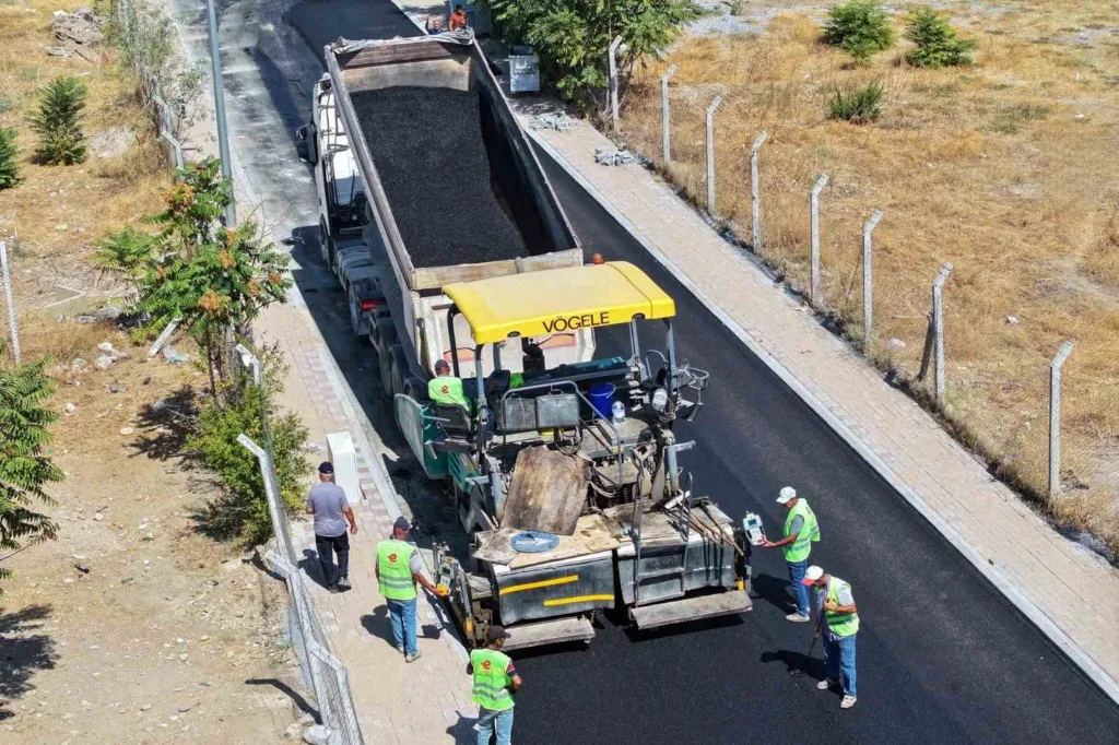efelerde sicak asfalt calismalari suruyor b15266f80a0a