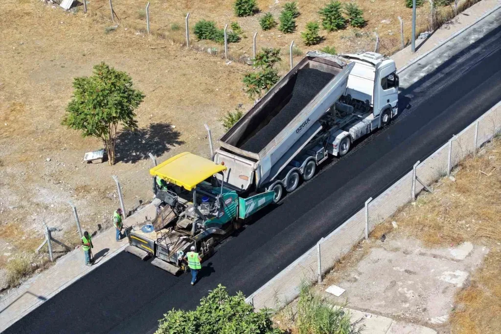 efelerde sicak asfalt calismalari suruyor c055147aad98