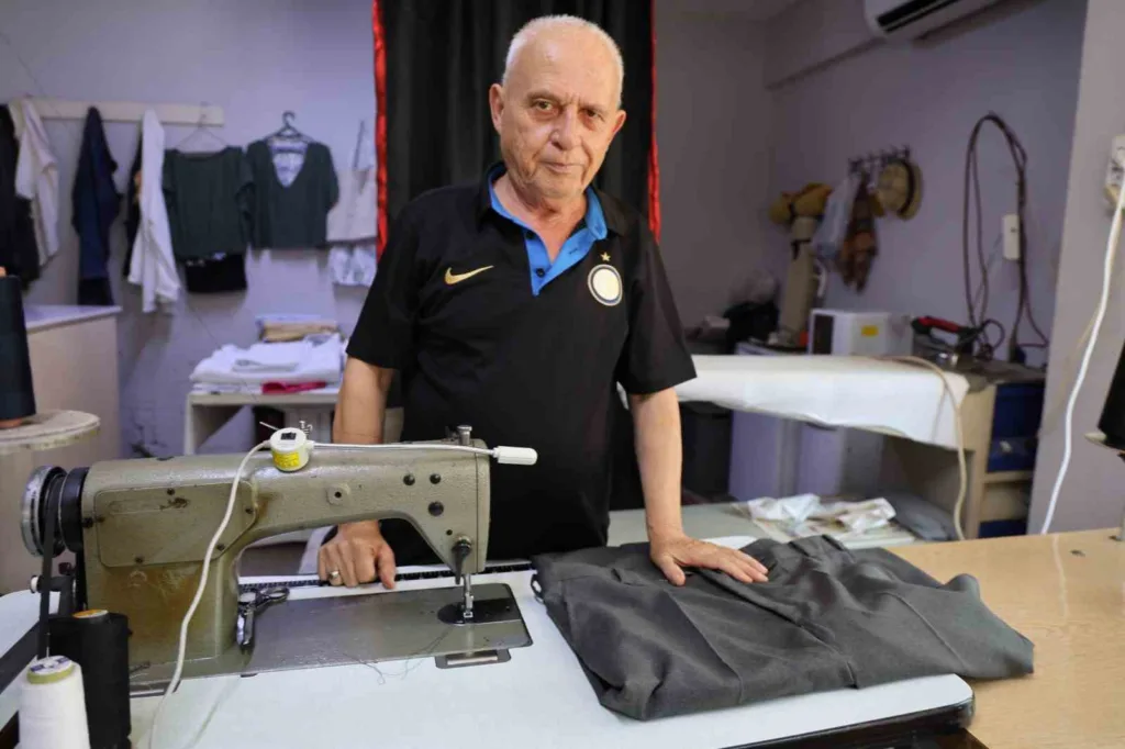 emeklilige alismayinca 70 yasindan sonra dukkan acip eski meslegine geri dondu dab89be692b5