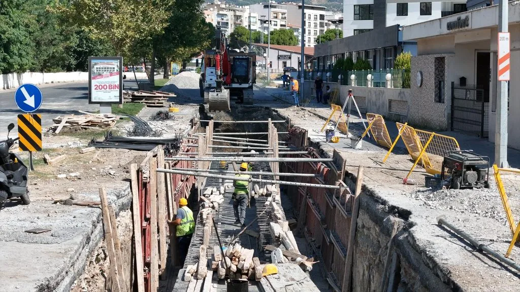 BAŞKAN ÇERÇİOĞLU’NUN ÇALIŞMALARIYLA SÖKE’NİN ALTYAPISI YENİLENİYOR 3 fotograf 2 1