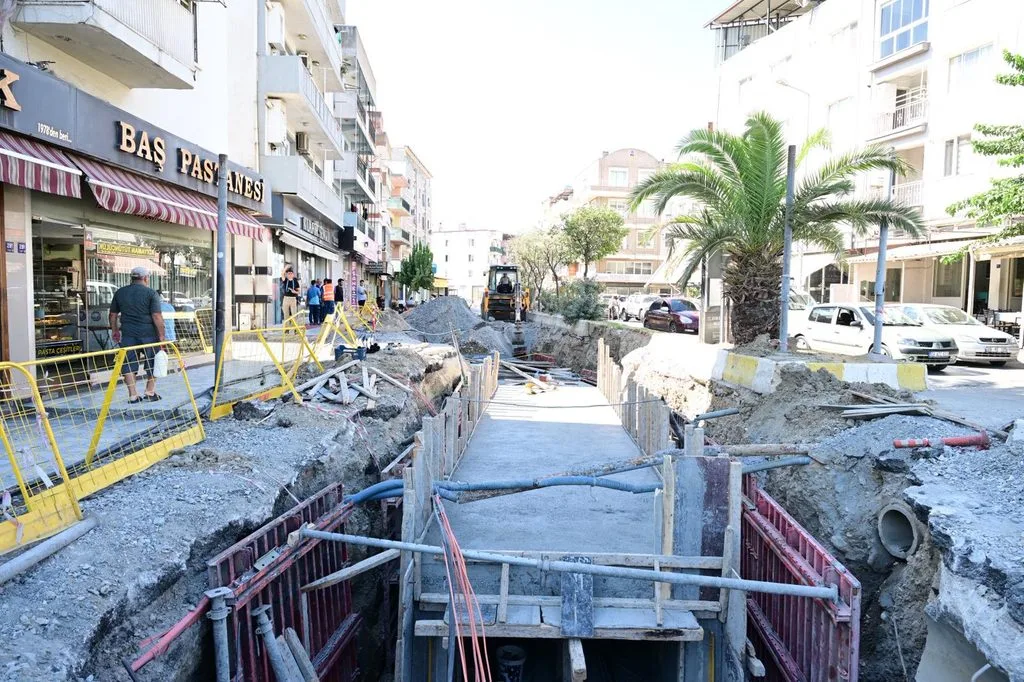 BAŞKAN ÇERÇİOĞLU’NUN ÇALIŞMALARIYLA SÖKE’NİN ALTYAPISI YENİLENİYOR 7 fotograf 6 1