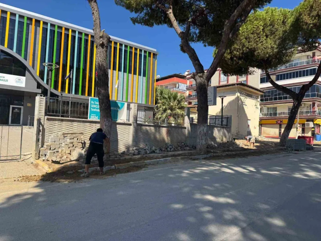 germencikte cadde ve sokaklarda calismalar hiz kesmeden suruyor ded81c0195f9