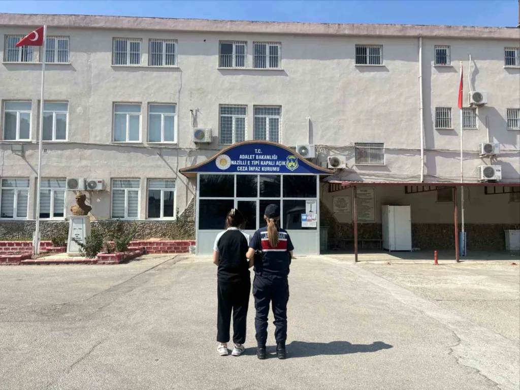 Hapis cezasıyla aranan şahıs Nazilli’de yakalandı 2 hapis cezasiyla aranan sahis nazillide yakalandi b9169534f0e0