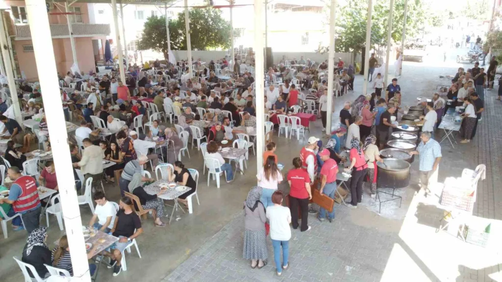 Horsunlu’da kurtuluş gününe özel 15 kazan keşkek dağıtıldı 6 horsunluda kurtulus gunune ozel 15 kazan keskek dagitildi 5f48cfcc5f95