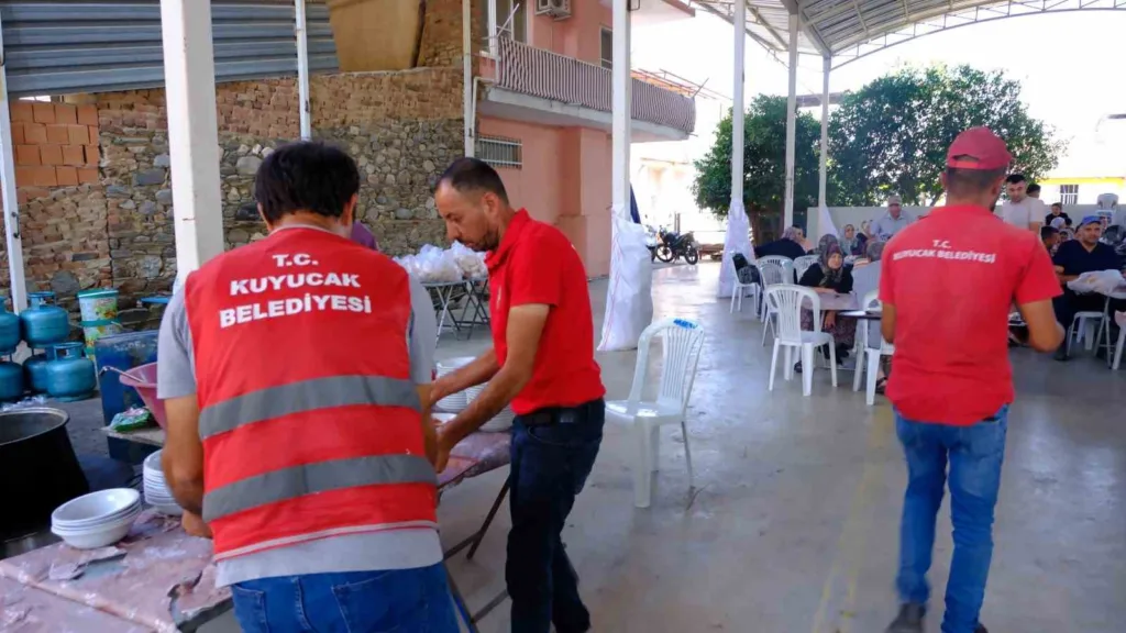 Horsunlu’da kurtuluş gününe özel 15 kazan keşkek dağıtıldı 3 horsunluda kurtulus gunune ozel 15 kazan keskek dagitildi e1aa91553990