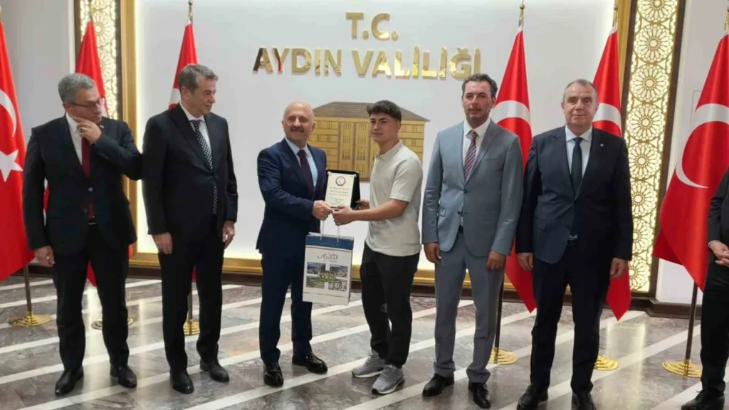 ilin ahisine odulunu aydin valisi varol verdi 77f96b817c72