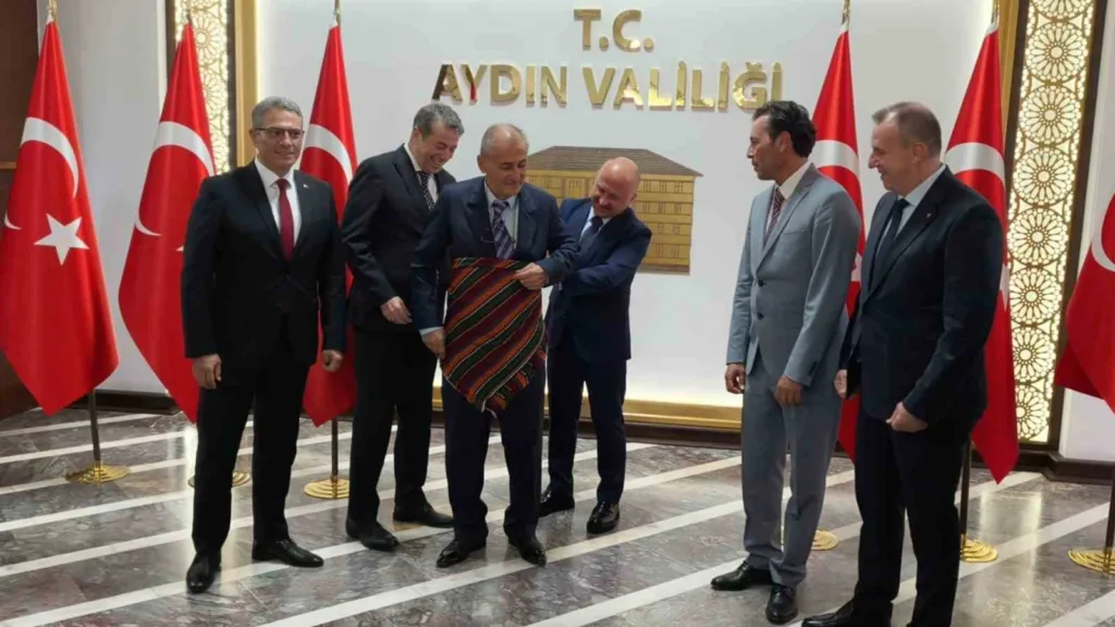 ilin ahisine odulunu aydin valisi varol verdi fc1334eff7ea