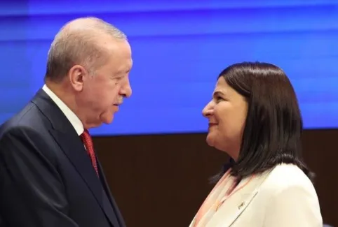 Belediye başkanı AK Parti’ye katıldı: Cumhurbaşkanı Erdoğan rozetini taktı