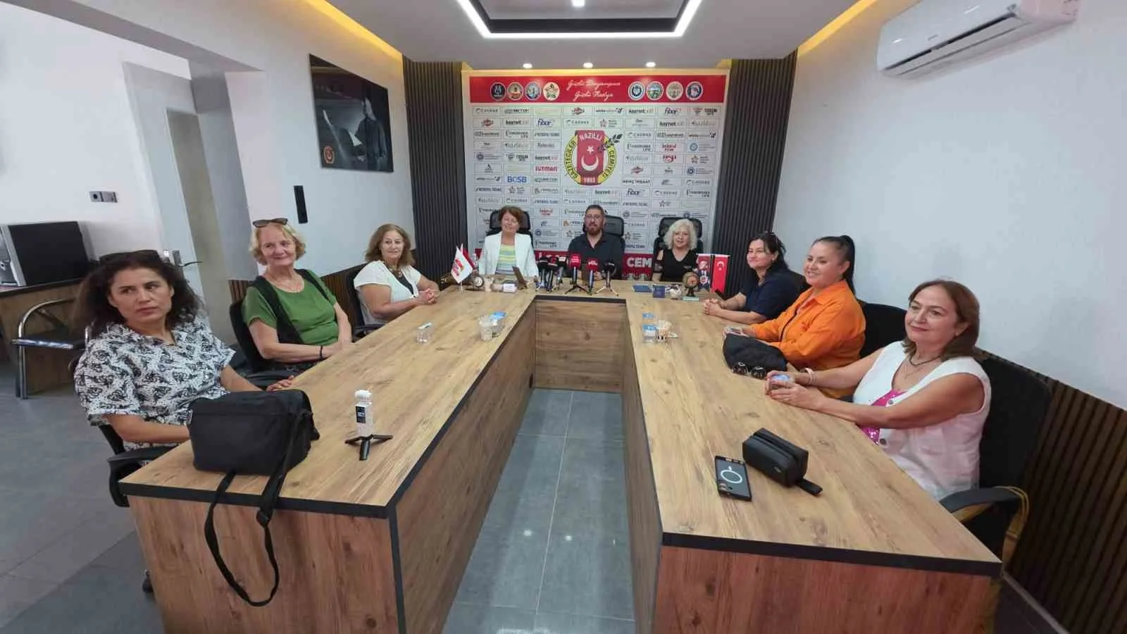 kadinlar nazilli icin gucbirligi yapacak d8d12f56d5e6