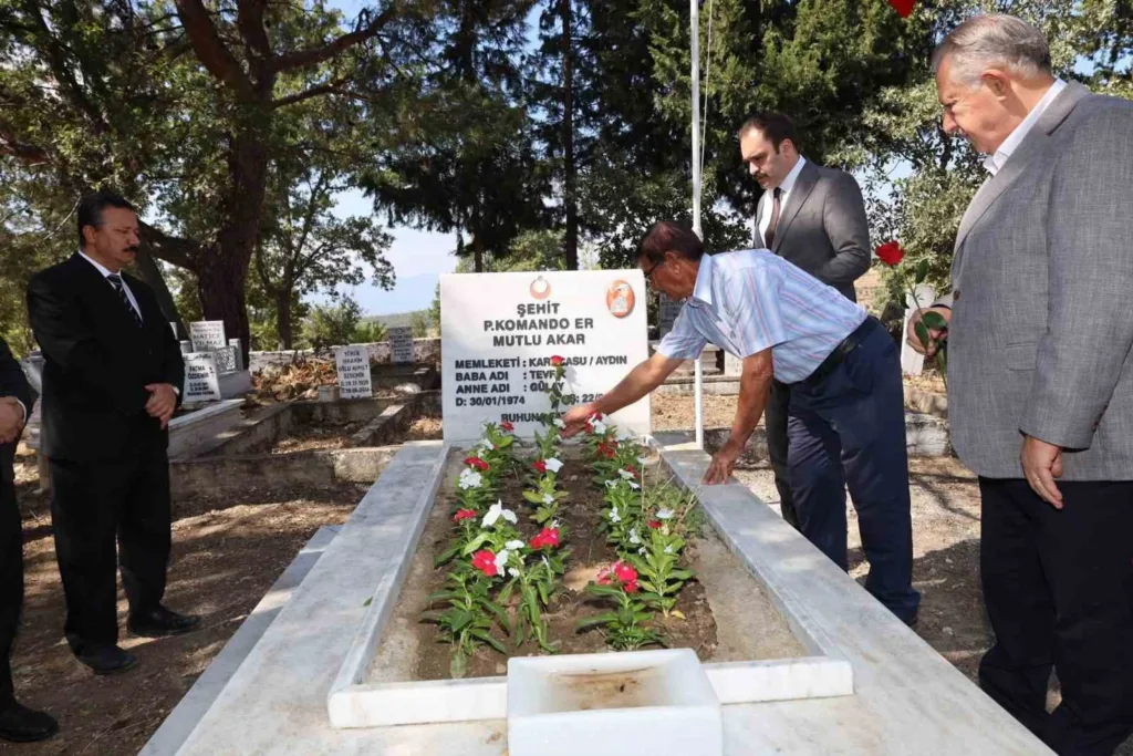 Karacasu’da şehit Akar mezarı başında anıldı 2 karacasuda sehit akar mezari basinda anildi 21ae84775d10