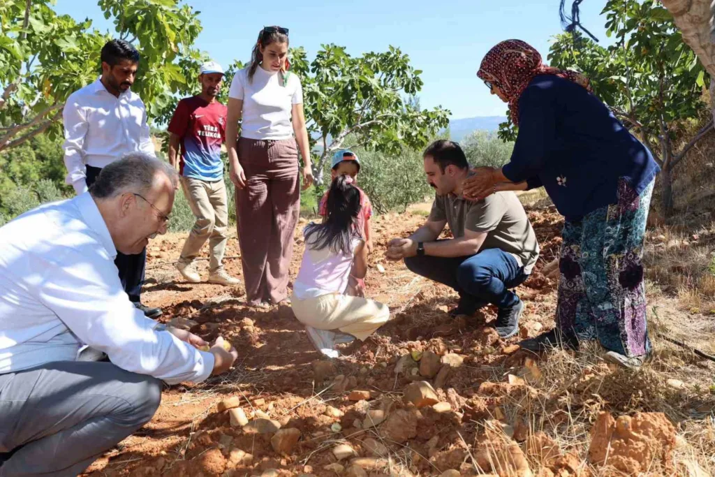kaymakam battal incir hasadinda ureticilerle bir araya geldi b00c13609889