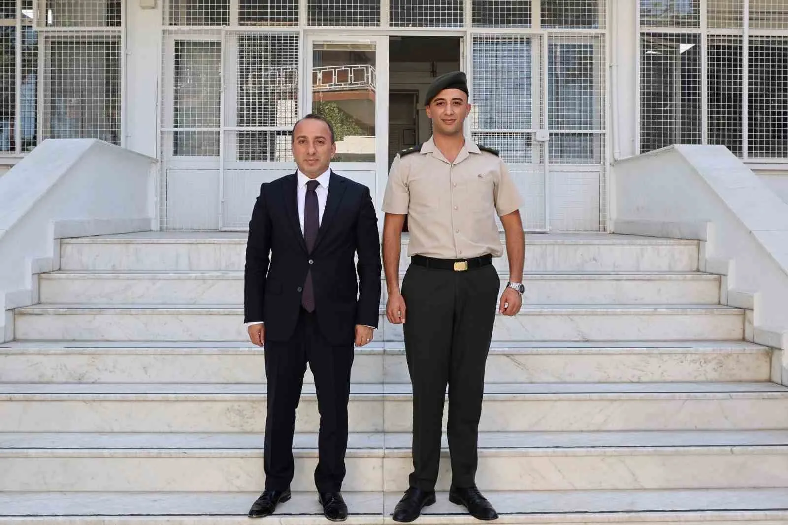 Kaymakam Erdoğan, Çınar’a yeni görevinde başarı diledi 2 Kaymakam Erdoğan, Çınar’a yeni görevinde başarı diledi