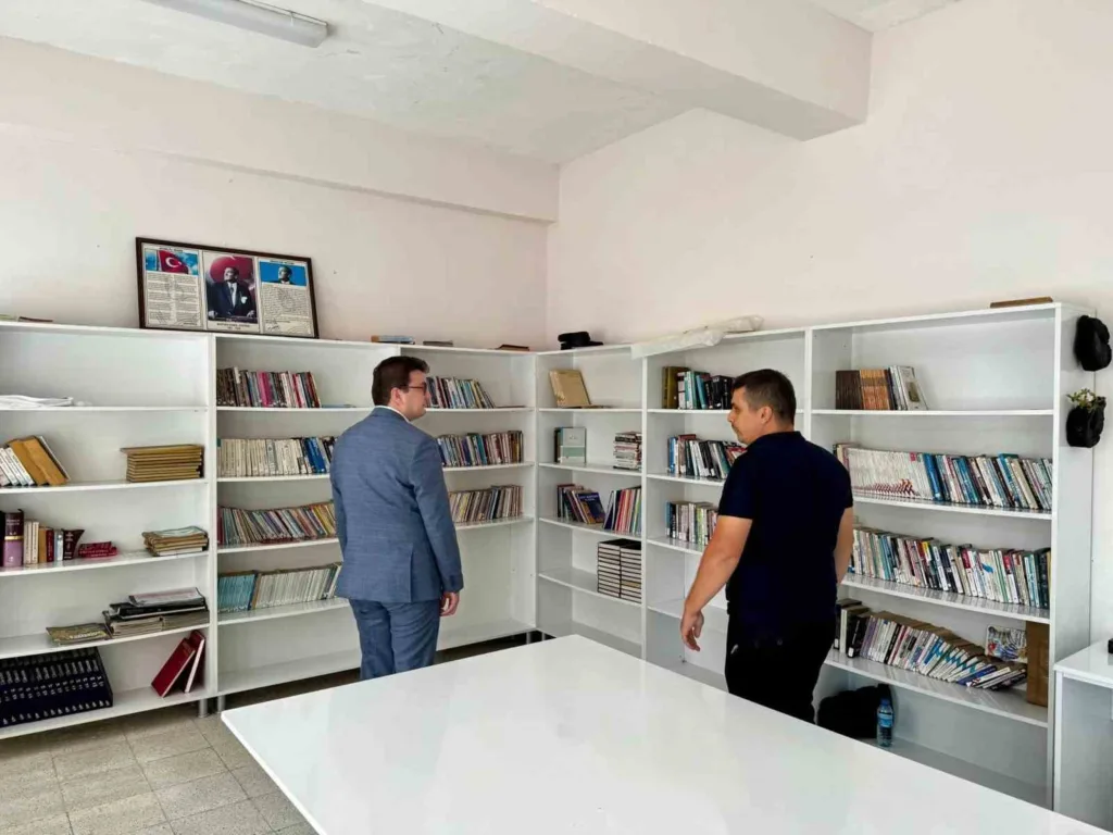 kaymakam sozen ogrenciler ve ogretmenlerle bir araya geldi 18df7e2b02cb