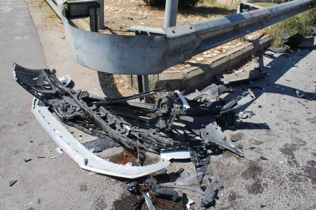 kirmizi isik ihlali kaza getirdi 3 yarali a55a8e362c42