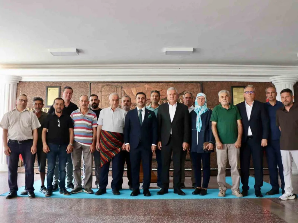 kocarli kaymakami taskin 25 yillik esnaflarla bir araya geldi ba504e5ccda7