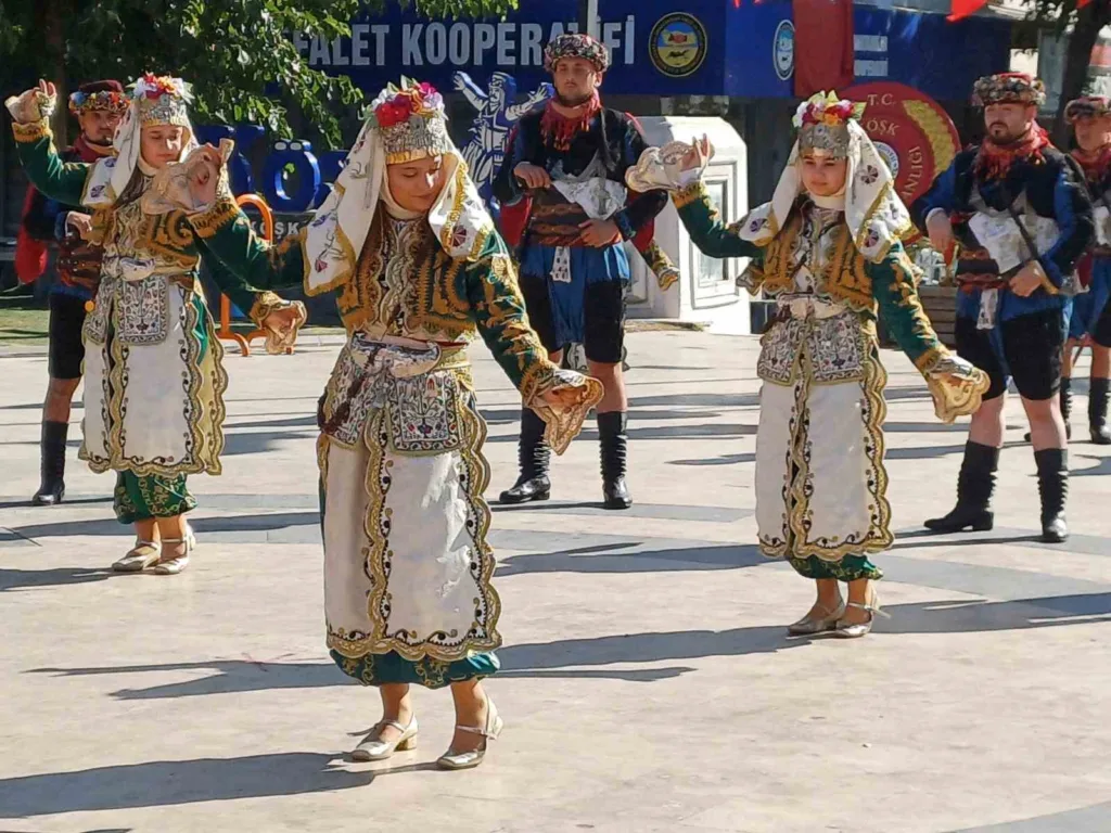 Köşk’ün düşman işgalinden kurtuluşunun 104. yıldönümü coşkuyla kutlandı 2 koskun dusman isgalinden kurtulusunun 104 yildonumu coskuyla kutlandi 08febf0a03a3
