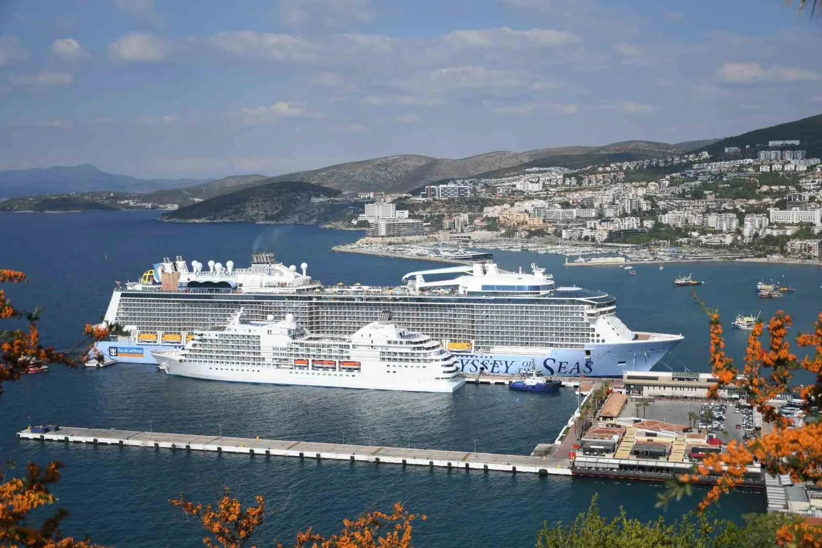Kuşadası’na 2 kruvaziyerle 4 bin 694 turist geldi 5 Kuşadası’na 2 kruvaziyerle 4 bin 694 turist geldi