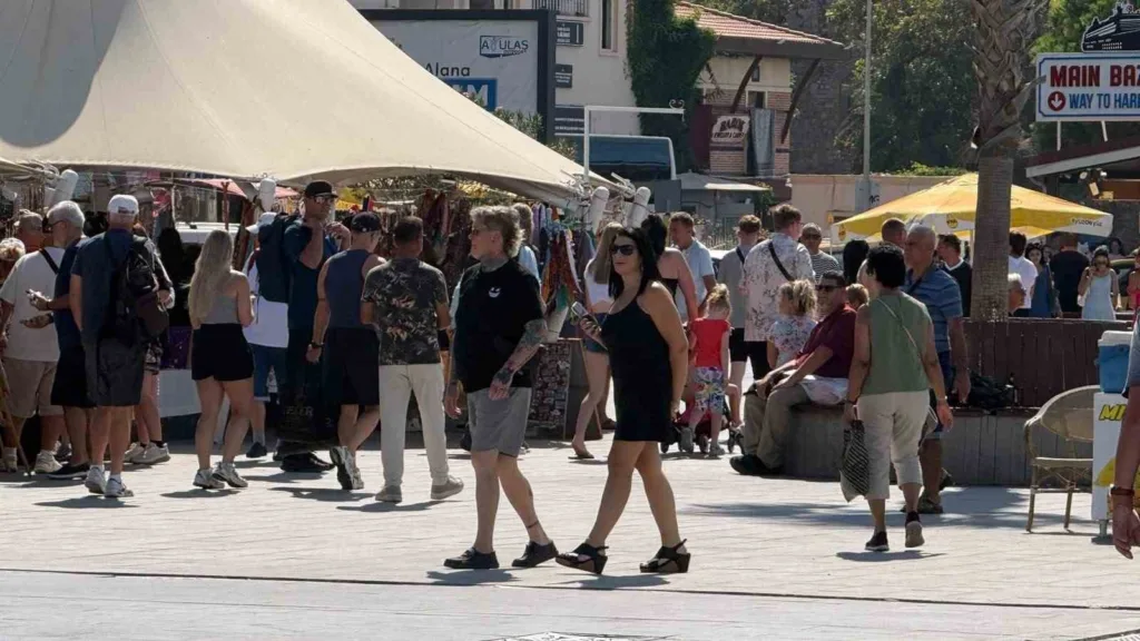 kusadasina 4 kruvaziyerle 11 bin 811 turist geldi 063c412b8c6c