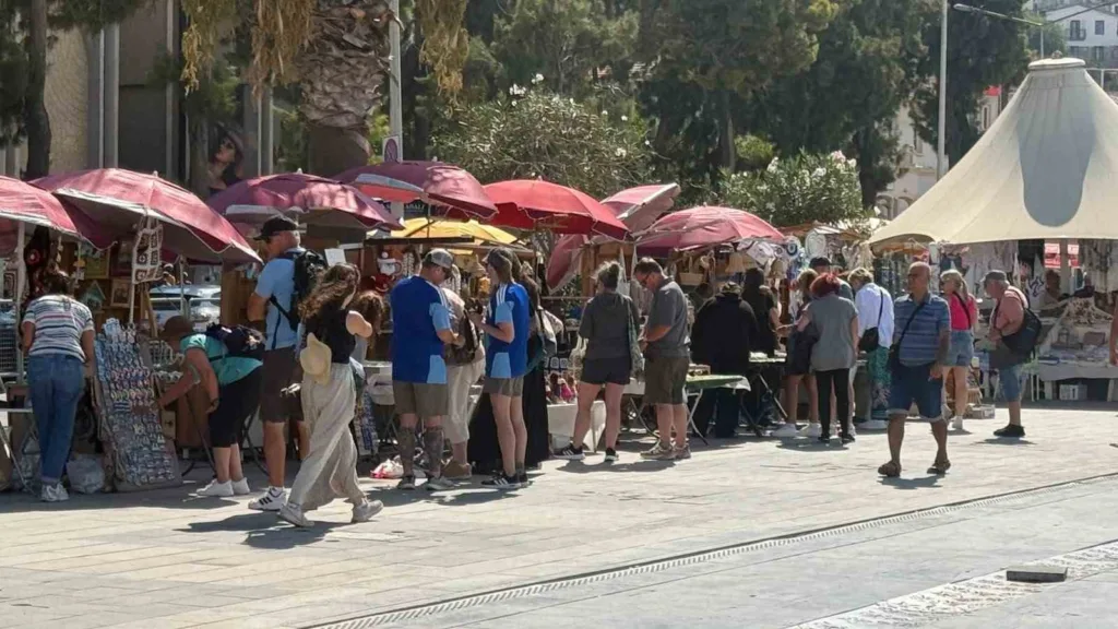 kusadasina 4 kruvaziyerle 11 bin 811 turist geldi 7e579405caf4