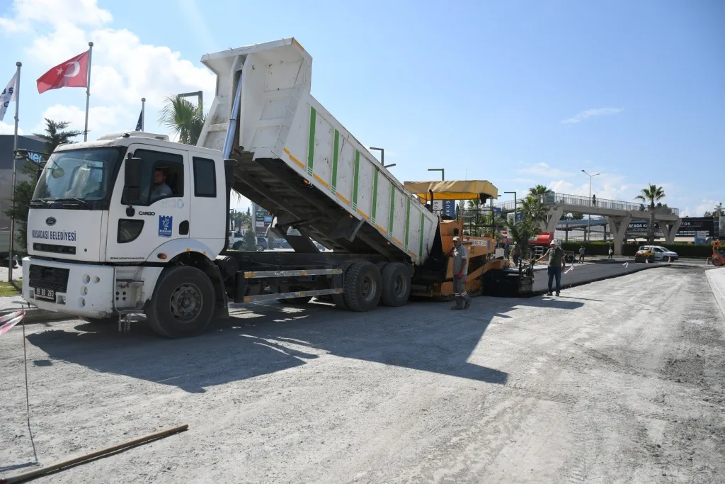 Kuşadası’nda Değirmendere Mahallesi’ne sıcak asfalt 2 kusadasinda degirmendere mahallesine sicak asfalt e804773afbaa