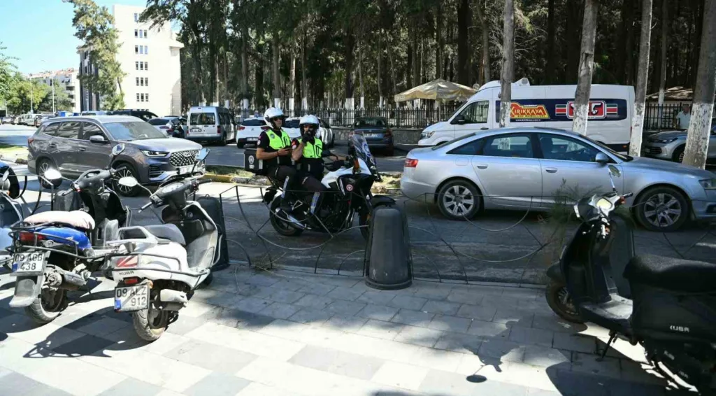 kusadasinda kaldirimlar bosaltildi kurallara uymayanlara ceza a1e8574ed625