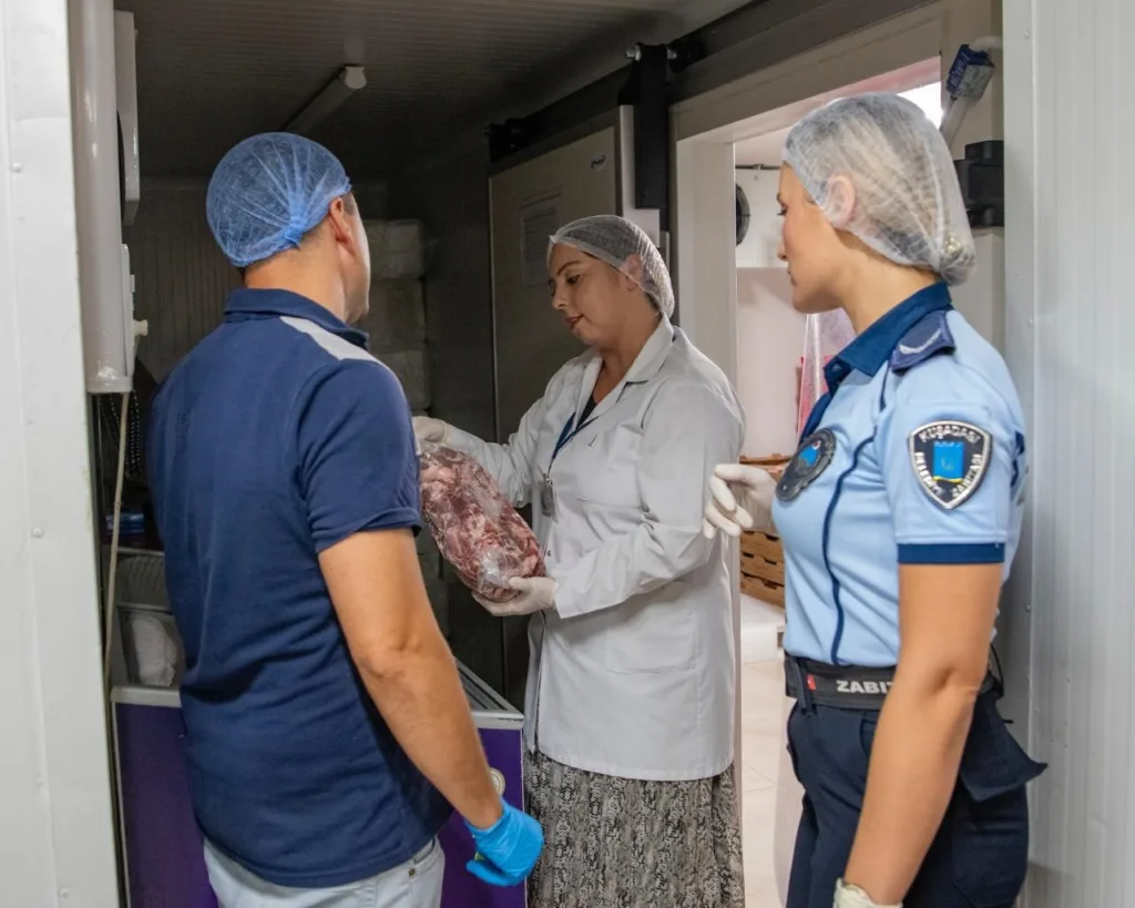 kusadasinda marketler denetlendi 338a31abd429