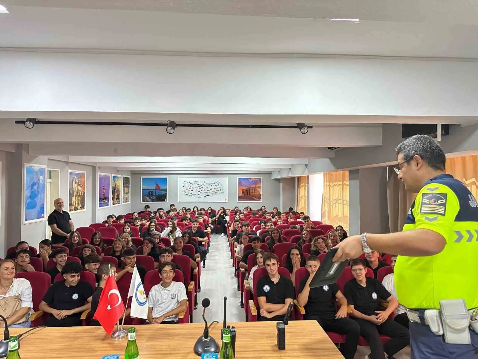 Kuşadası’nda öğrencilere Trafik ve Motosiklet Güvenliği semineri