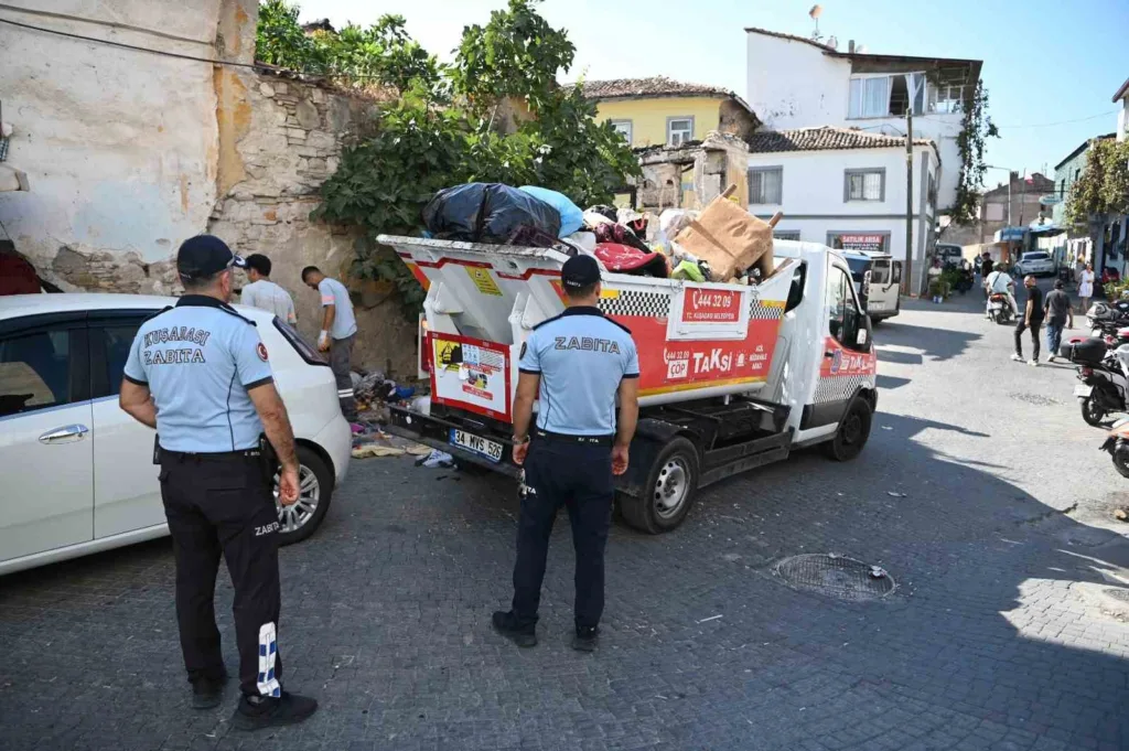kusadasinda sokaga hurda ve atik birakanlara zabita mudahalesi 95552b90bf71