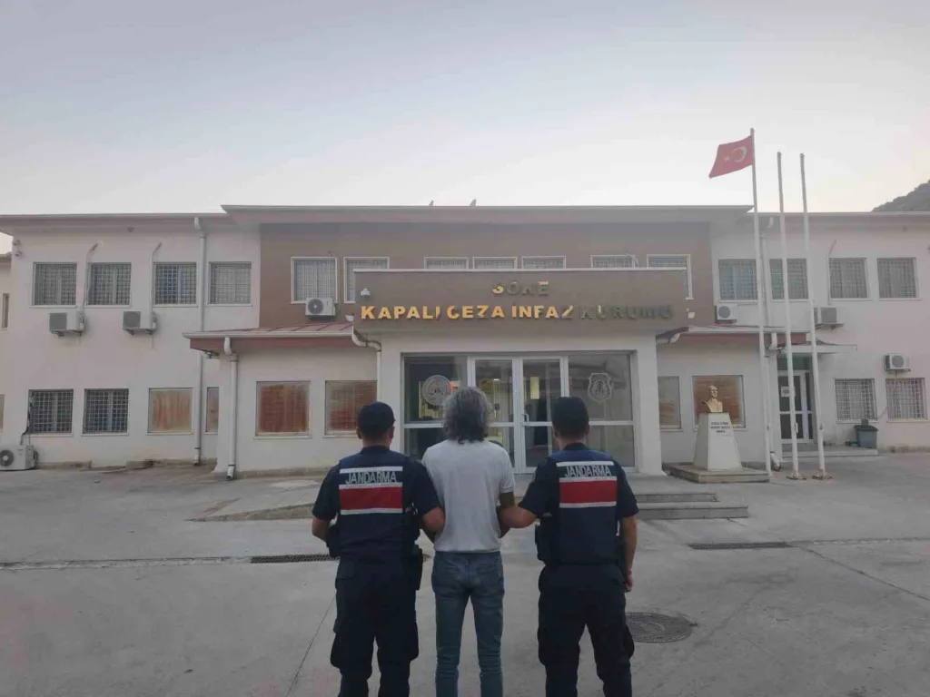 Kuşadası’nda uyuşturucu operasyonu: 3 gözaltı 2 kusadasinda uyusturucu operasyonu 3 gozalti 31e3e3b56440