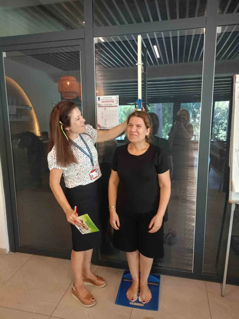 kusadasinda yasli cinarlara saglikli gida tuketimi anlatildi 07c4c9c991f9