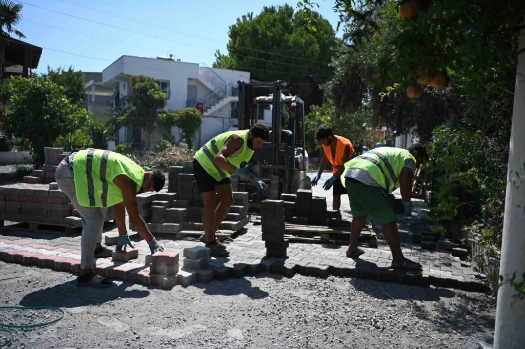 kusadasinda yollar yenileniyor 6f240a12bddc