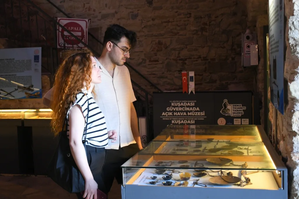 kusadasindaki deniz ticaret tarihi sergi alanina yaz doneminde yogun ilgi df96eb10e20b