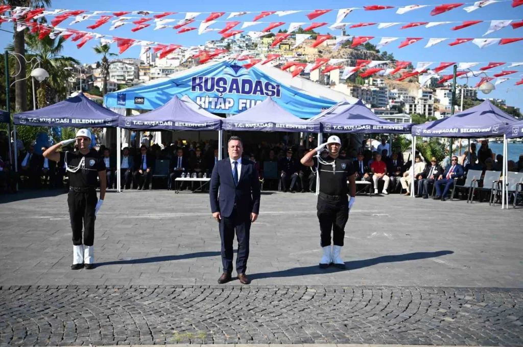kusadasinin kurtulusunun 104uncu yil donumu torenle kutlandi 460d2e6d475f