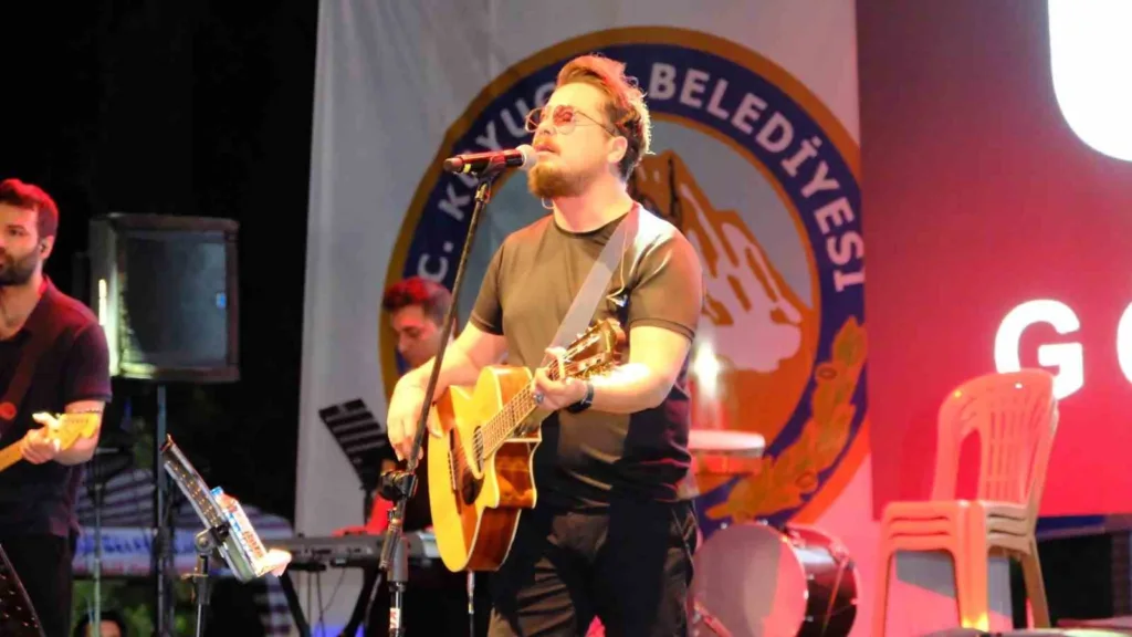 kuyucakta kurtulus coskusu konserlerle taclandi b22dac6ec5fb