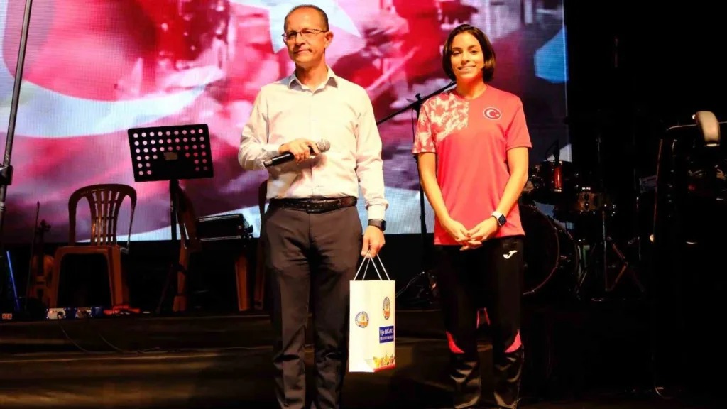 kuyucakta kurtulus coskusu konserlerle taclandi db34b291a7ca