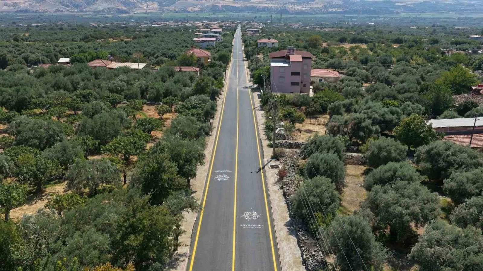 Kuyucak’taki yol yenilendi 6 Kuyucak’taki yol yenilendi