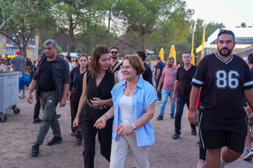 Milyonfest Didim’de festival heyecanı başladı: Yıldızlar geçidi... 5 milyonfest didimde festival heyecani basladi 0b1b9d42b2af