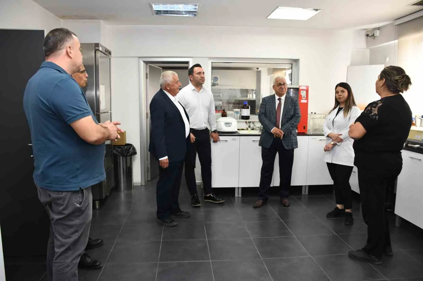 mulkiye basmufettisi sahin aydin ticaret borsasi laboratuvarini inceledi 638f7f169d94