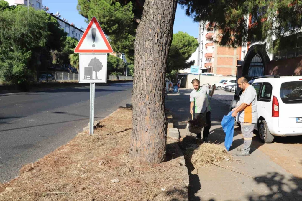 nazilli belediyesinden devlet karayolunda temizlik calismasi 2318c8d5318e