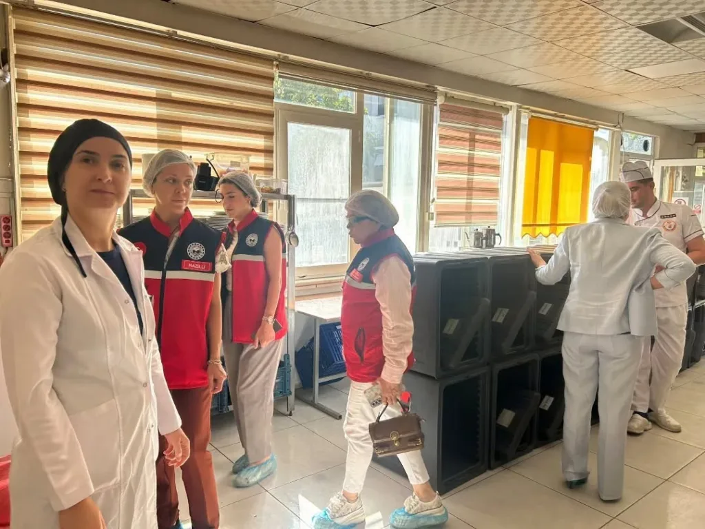 Nazilli’de okul ve öğretmenevi yemekhanelerine hijyen denetimi 4 nazillide okul ve ogretmenevi yemekhanelerine hijyen denetimi 3ec7f794c2b4
