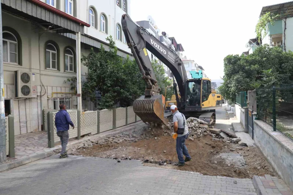 Nazilli’de yollar yenileniyor 5 nazillide yollar yenileniyor ce08df49fce3