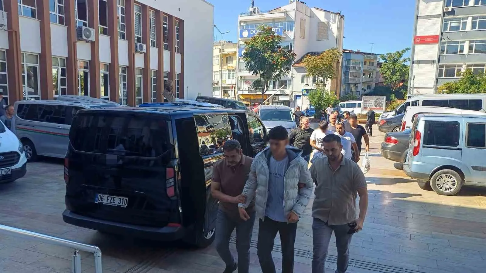 Okul çevresindeki pompalı tüfek olayında 3 tutuklama