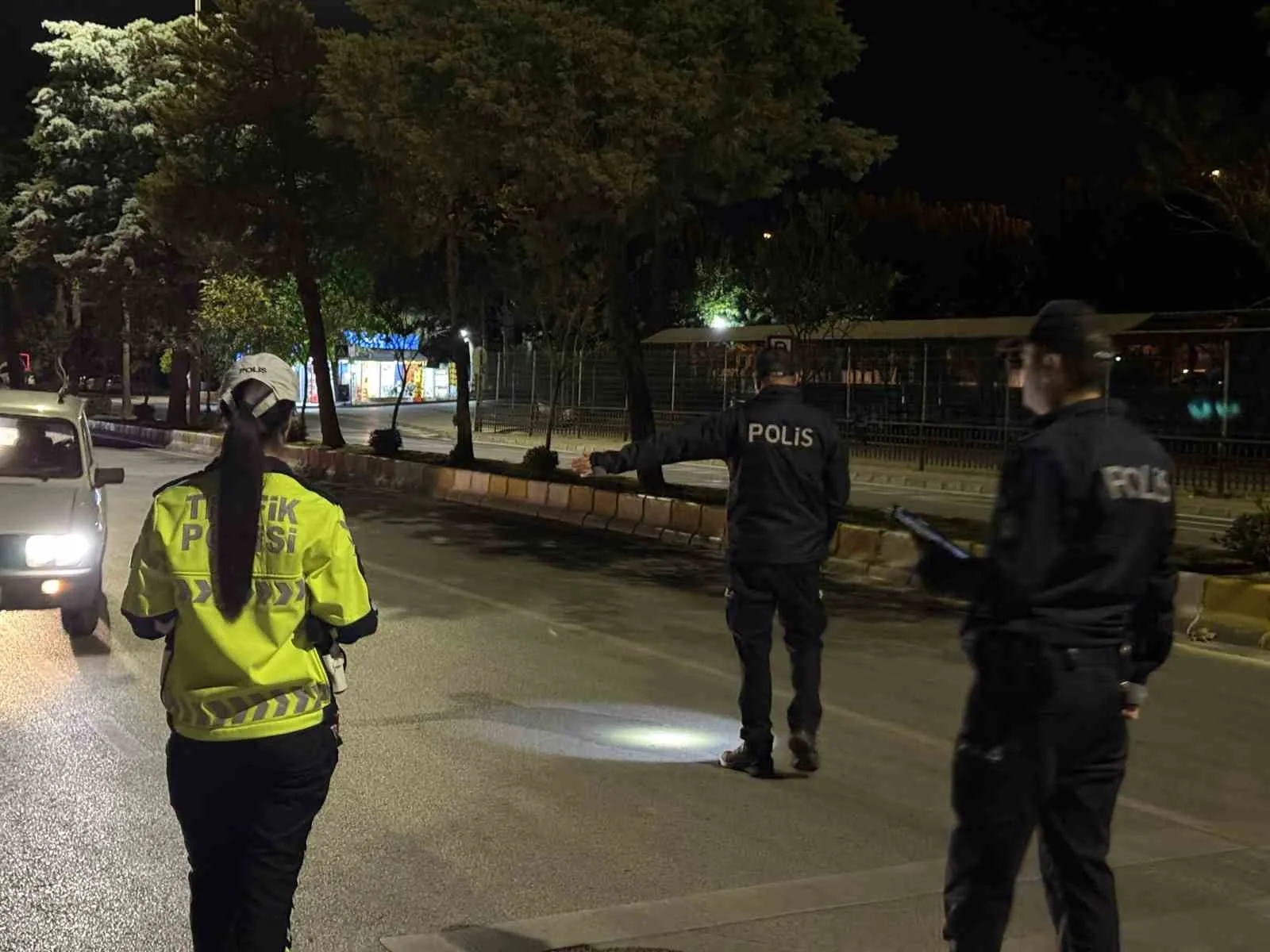 Aydın'da polis ekiplerinin huzur ve güvenlik uygulamaları aralıksız sürüyor 3 Aydın’da polis ekiplerinin huzur ve güvenlik uygulamaları aralıksız sürüyor