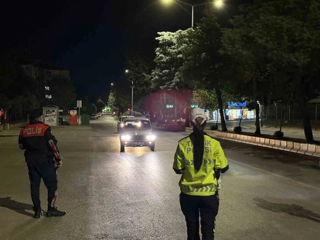 polis ekiplerinin huzur ve guvenlik uygulamalari araliksiz suruyor 705d0cb1844e