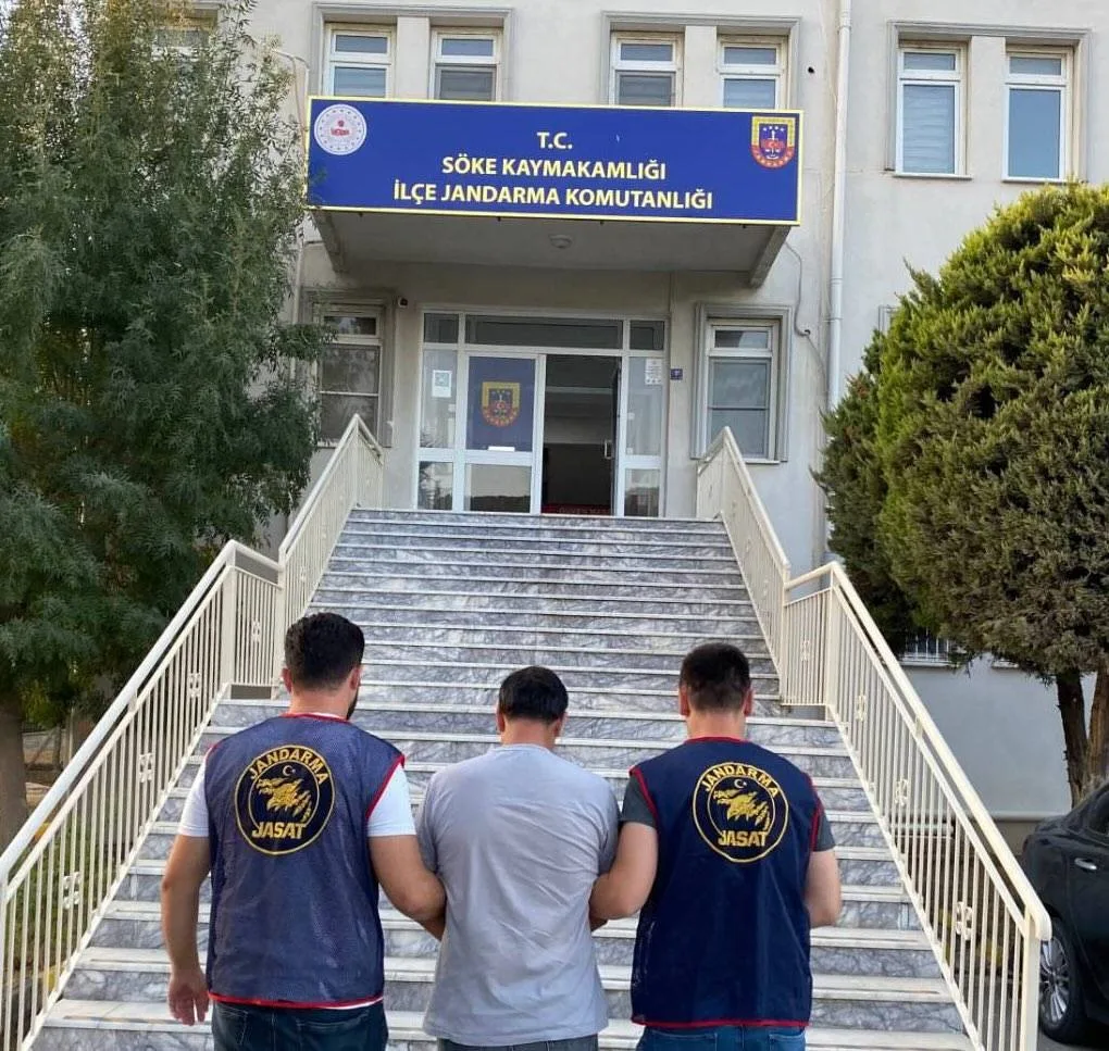 Söke’de 14 yıl 7 ay hapis cezasıyla aranan hükümlü yakalandı 3 Söke’de 14 yıl 7 ay hapis cezasıyla aranan hükümlü yakalandı