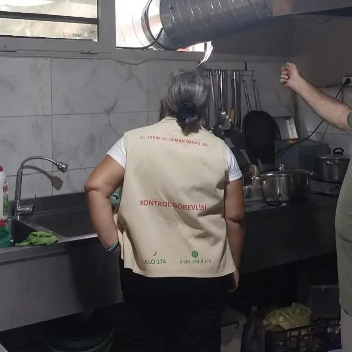 Söke’de gıda işletmelerine yönelik denetimler sürüyor 2 sokede gida isletmelerine yonelik denetimler suruyor a28a47734cd9