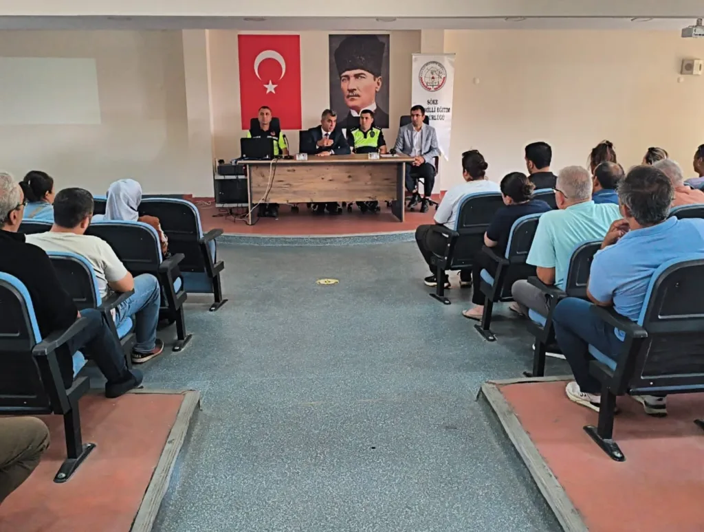 sokede ogrenci servis soforleri ve rehber personele trafik egitimi 01fd3e56d122