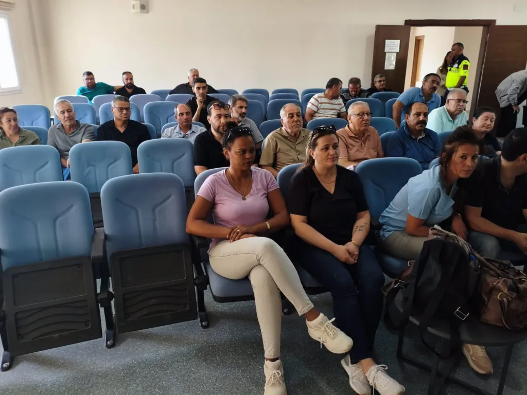 sokede ogrenci servis soforleri ve rehber personele trafik egitimi 598d564991c6