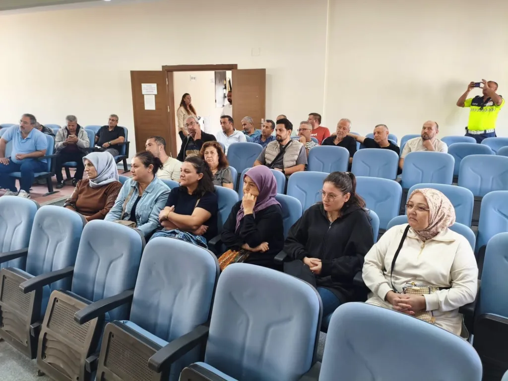 sokede ogrenci servis soforleri ve rehber personele trafik egitimi 89cd87c2d299